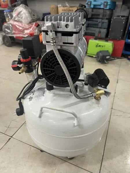 Máy nén khí không dầu giảm âm Pegasus TM-OF750-40L 1HP 18 Máy nén khí không dầu giảm âm Pegasus TM-OF750-40L 1HP