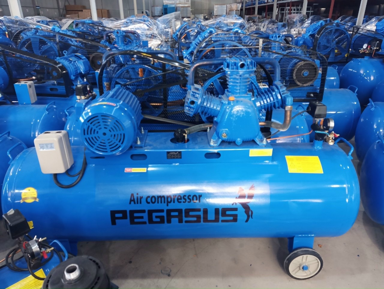 Máy nén khí Pegasus 500l 7.5hp TM-W-0.67/12.5-500L 4 Máy nén khí Pegasus 500l 7.5hp TM-W-0.67/12.5-500L