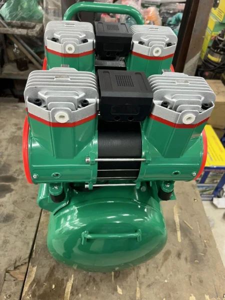 Máy nén khí không dầu 50 lít 5hp Romano ROMA 50-50 18 Máy nén khí không dầu 50 lít Romano ROMA 50-50