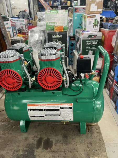 Máy nén khí không dầu 50 lít 5hp Romano ROMA 50-50 17 Máy nén khí không dầu 50 lít Romano ROMA 50-50