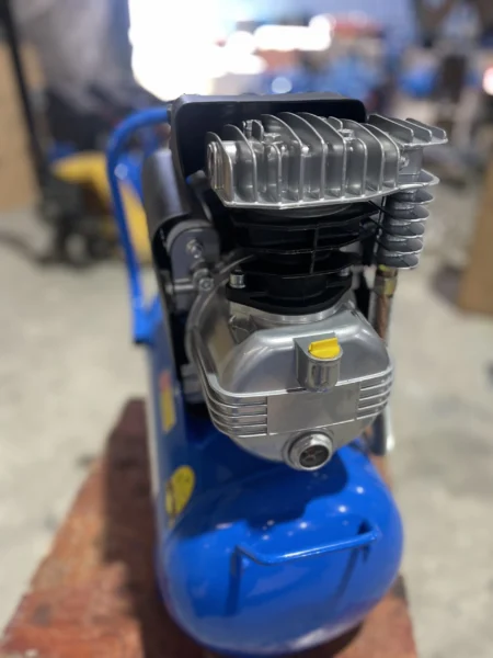 Máy nén khí có dầu 12 lít 1.5hp Wing TM-0.1/8-12L 10 Máy nén khí có dầu 12 lít Wing TM-0.1/8-12L