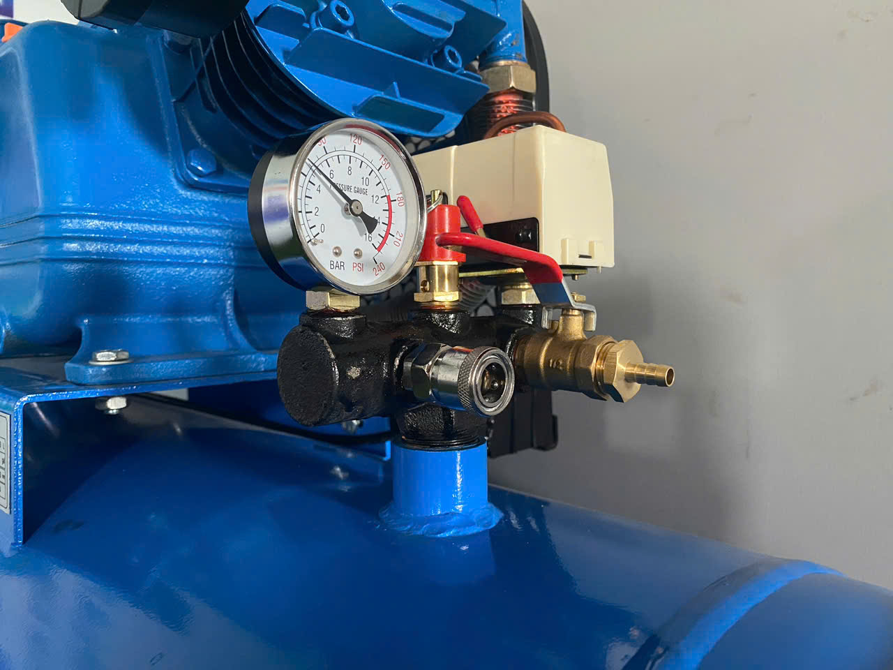 Máy nén khí 10hp 300l Aramco W-0.9/8 8 Máy nén khí 10hp 300l Aramco W-0.9/8
