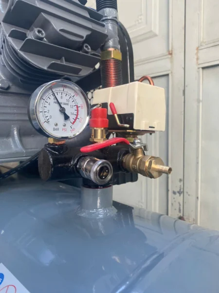 Máy nén khí 10hp 300l Aramco W-0.9/8 26 Máy nén khí 10hp 300l Aramco W-0.9/8