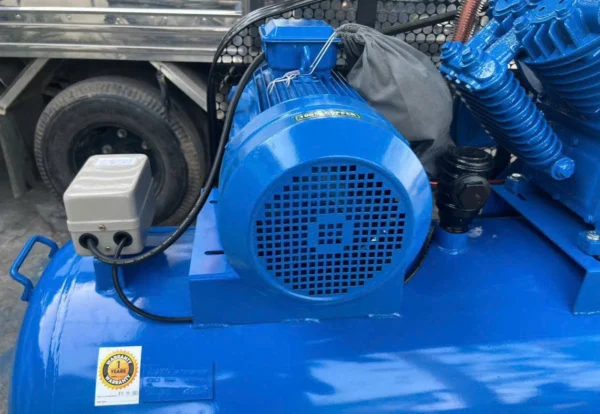 Máy nén khí 10hp 330l Aramco V-1.05/12.5 10 Máy nén khí 10hp Aramco V-1.05/12.5