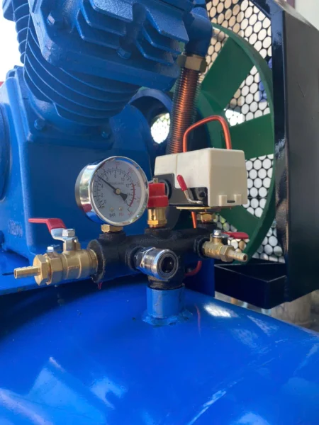 Máy nén khí 15hp (11kw) 500 lít Aramco W-1.6/8-500L 18 Máy nén khí 15hp (11kw) 500 lít Aramco